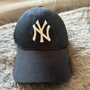 NY Yankees hat